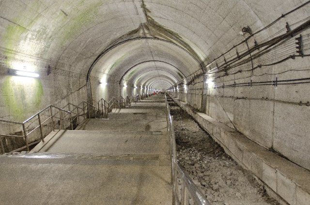 死ぬまでに一度は行きたい駅②：日本一のモグラ駅