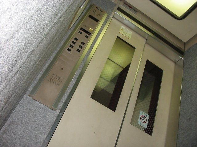 窓付きエレベーター