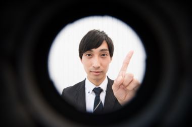 狙われているかも!ドアスコープを利用した犯罪と防犯対策