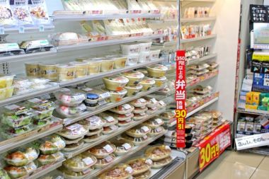 コンビニに並んだ商品