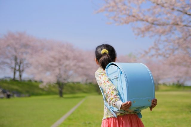 通学中の小学生