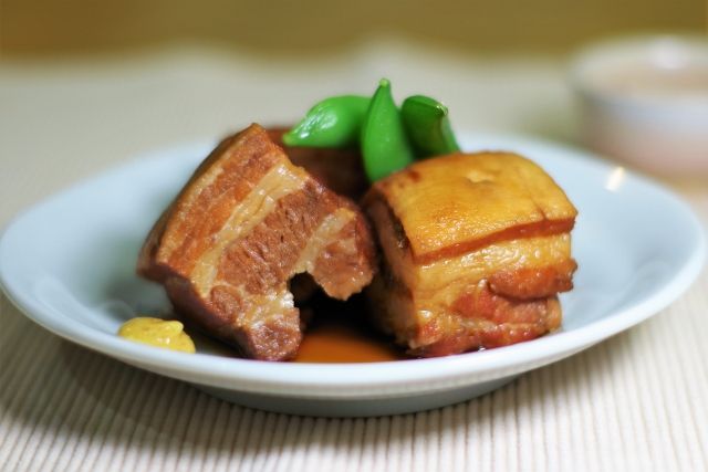 琉球料理の定番 三枚肉