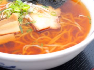 沖縄の人気ラーメン　醤油ラーメン