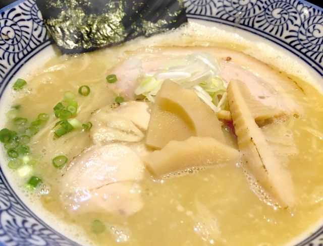 沖縄の人気ラーメン　鶏そば