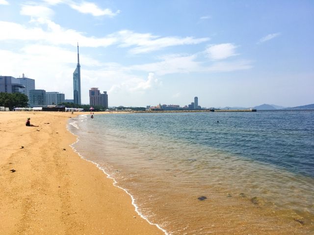 福岡市の百道ビーチ