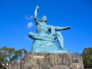 長崎市の平和祈念像