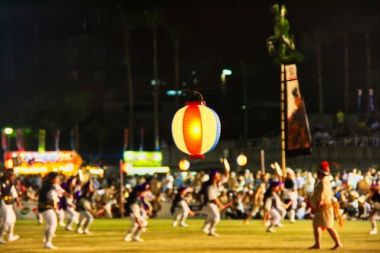 沖縄全島エイサー祭りの風景