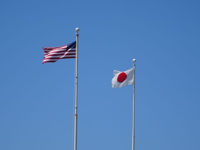 日本とアメリカの国旗