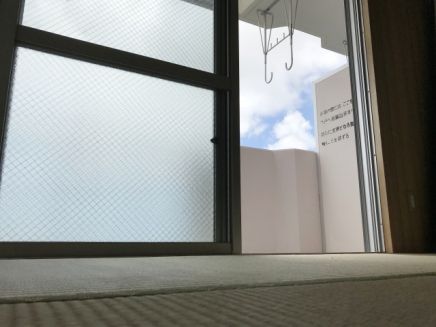 マンション防災 ベランダ仕切り板 壁の交換費用と修理方法は トラブル時の対処法も解説 不動産コラムサイト いえらぶコラム