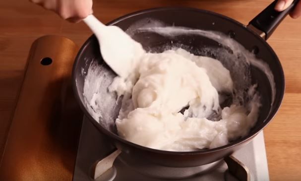 火を入れながら固まるまで練る