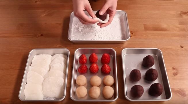 ギュウヒといちごと黒餡と白餡