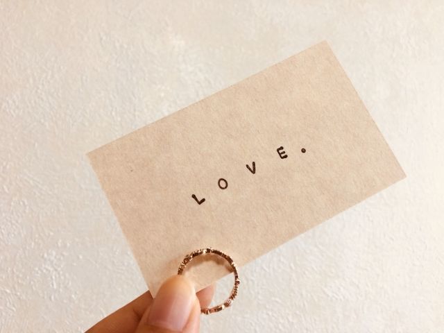 loveのカードと指輪