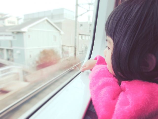 パパママを悩ませる電車内での子どもの行動！行動の理由とマナー対策まとめ