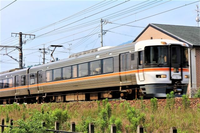 「鉄道の日」に考える！線路近くの家に住むメリット・デメリットとは