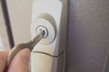 ディンプルキーの仕組みや防犯性は?合鍵を作る費用や期間も必見