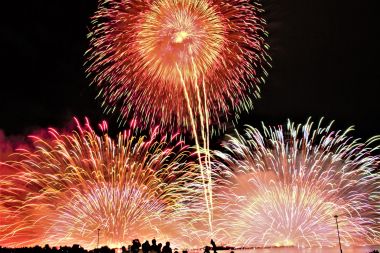 日本の有名花火大会10選!場所取りのコツもご紹介