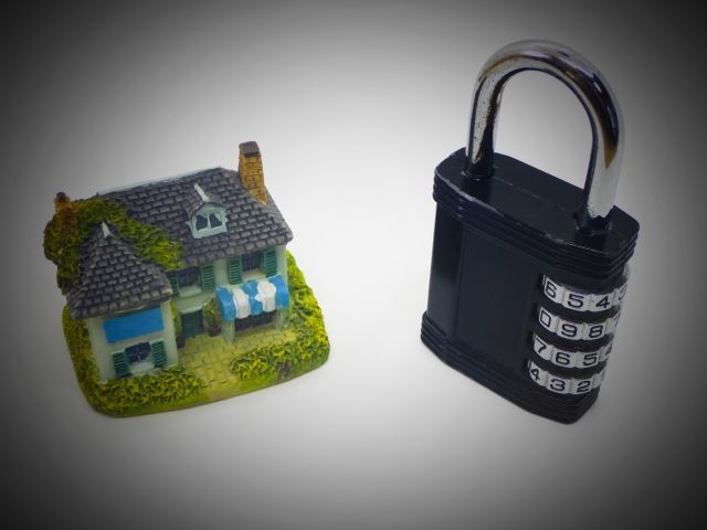 空き家に不法侵入されることで発生するトラブルとは?