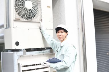 エアコンの室外機を掃除すると電気代が安くなる?適切な掃除方法と頻度
