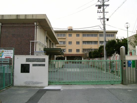 八尾市立東山本小学校の画像