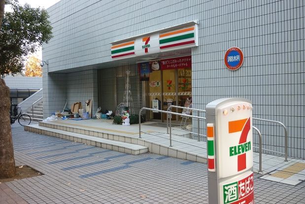 セブンイレブン「横浜アリーナ店」の画像