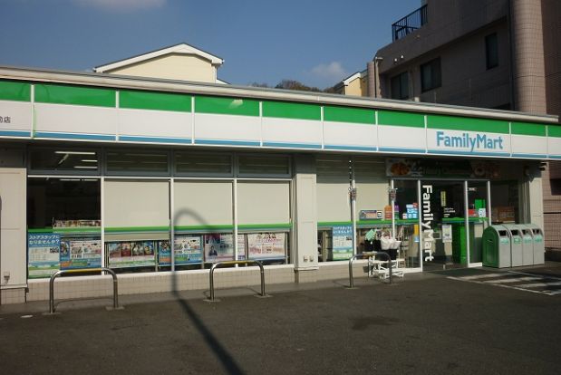 ファミリーマート　三ツ沢上町駅前店の画像