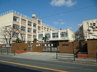大阪市立新巽中学校の画像