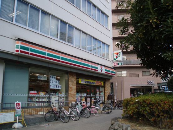 セブンーイレブン阪急岡町駅前店の画像