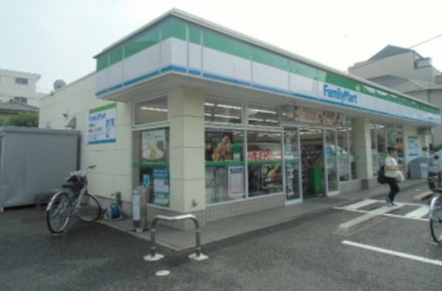 ファミリーマート東京成徳学園前店の画像