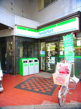 ファミリーマート中野本町六丁目店の画像