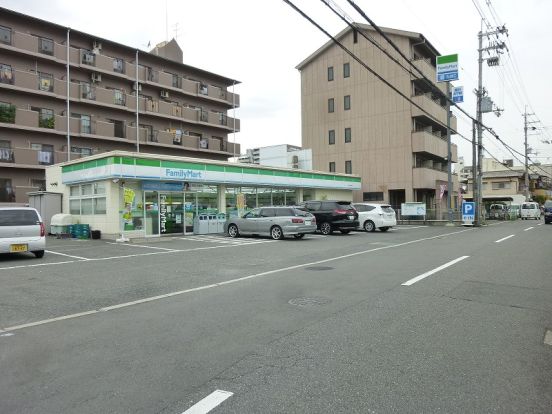 ファミリーマート東大阪西堤店の画像