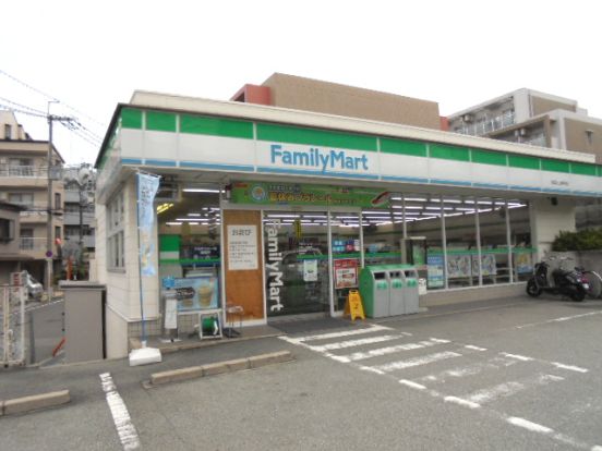 ファミリーマート吹田上山手町店の画像