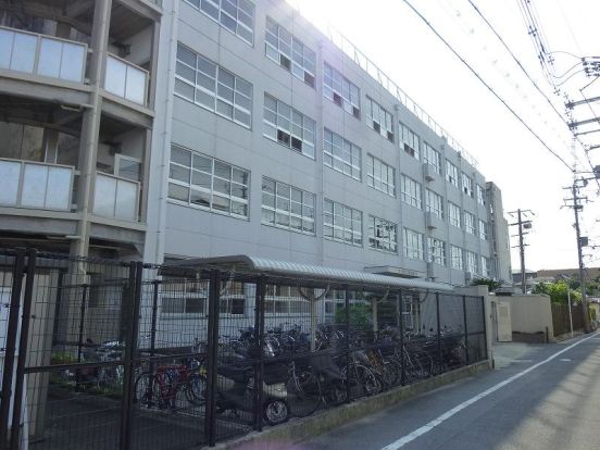 東大阪市立楠根中学校の画像