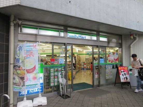 ファミリーマート埼玉県庁店の画像