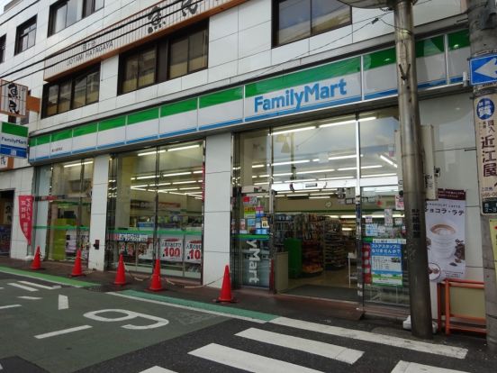 ファミリーマート 幡ヶ谷駅南店の画像