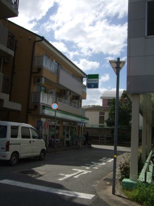 ファミリーマート猪名寺店の画像