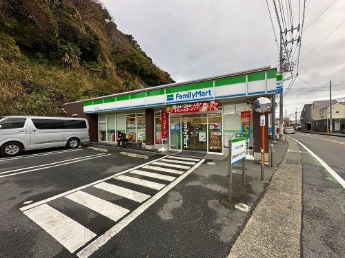 ファミリーマート逗子山の根店の画像