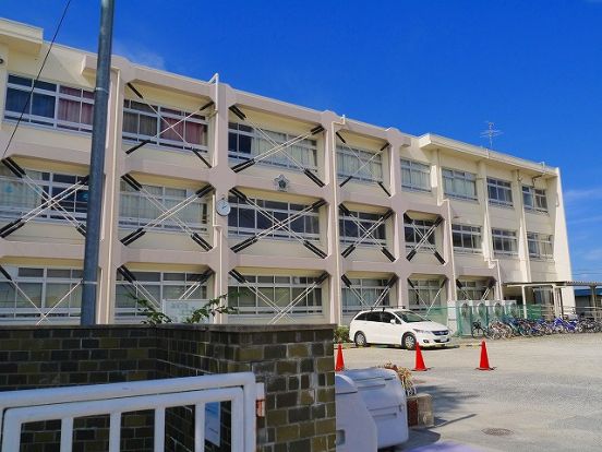 奈良市立登美ヶ丘小学校の画像