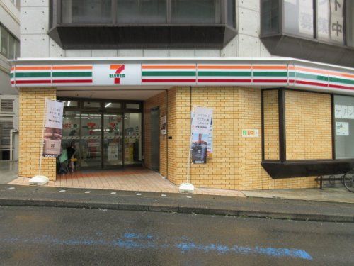 セブン‐イレブン白鳥１丁目駅前通り店の画像