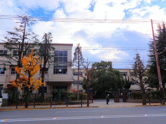 京都市立 岡崎中学校の画像