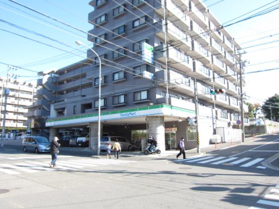 ファミリーマート戸塚名瀬町店の画像