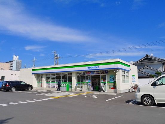 ファミリーマート 天理川原城町店の画像