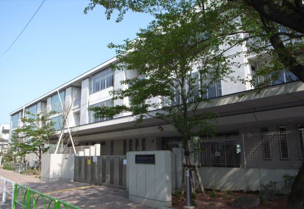 世田谷区立駒沢小学校の画像