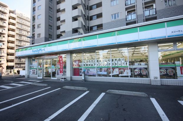 ファミリーマートスリーウェル新横浜店の画像