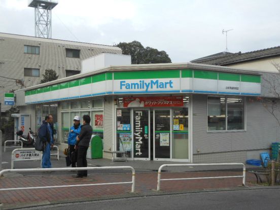 ファミリーマート　三軒茶屋駅前店の画像