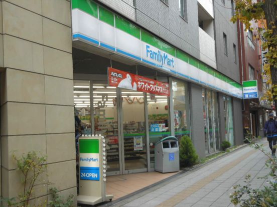 ファミリーマート　三軒茶屋駅南口店の画像