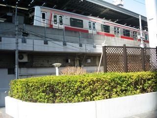 中目黒駅前街かど公園 の画像