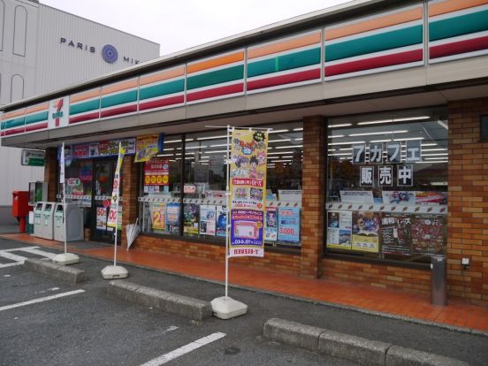 セブン−イレブン鶴ヶ島上広谷店の画像