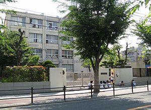 大阪市立新東淀中学校の画像