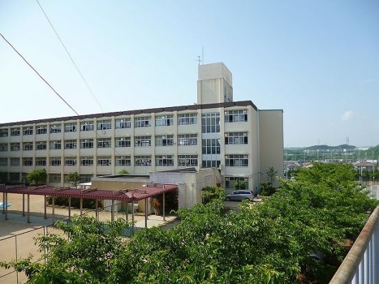 神戸市立中学校 桃山台中学校の画像