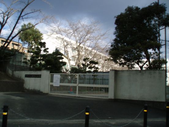 豊中市立 東泉丘小学校の画像